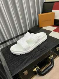 Picture of Louis Vuitton Slippers _SKULVsz38-44hnh03341017